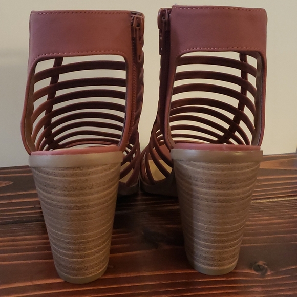 Heels - Picture 4 of 5